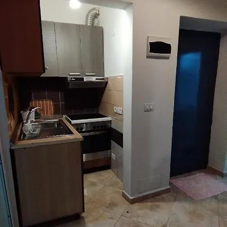 Tirane, Myslym Shyri Apartment
